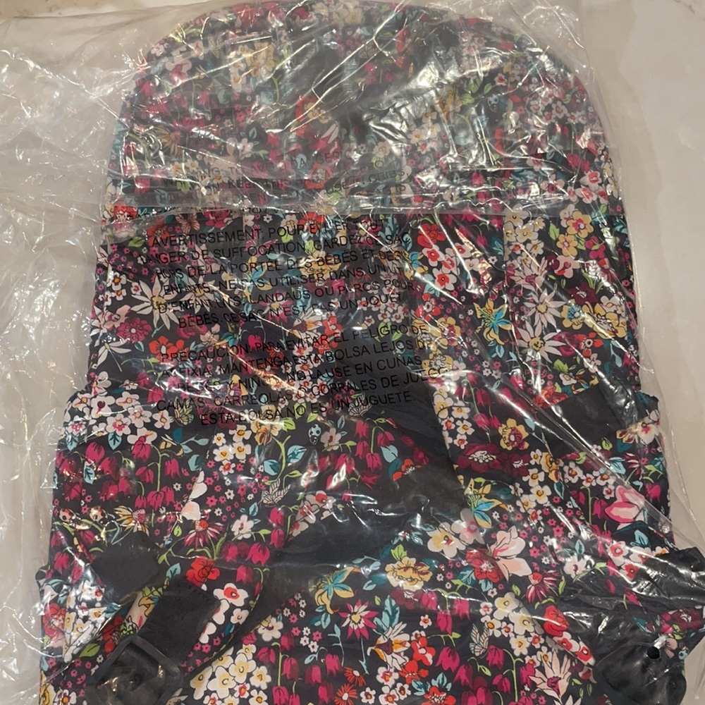 FREE LANYARD Vera Bradley Factory Style Backpack
in Signature Cotton Itsy Ditsy - Picture 7 of 9
